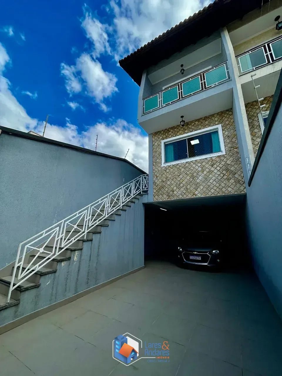 Foto do imóvel Sobrado para venda em Parque São Domingos com 3 quartos, sendo 1 suíte, 200m² em Rua Joaquim Pereira Lima