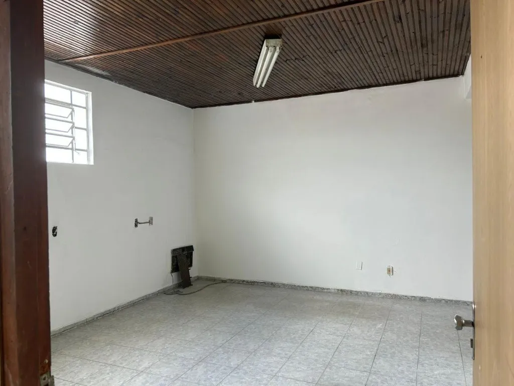 Imagem Galpão Comercial na Vila Antonieta - São Paulo-SP 380m² - 5 Banheiros Venda ou Locação