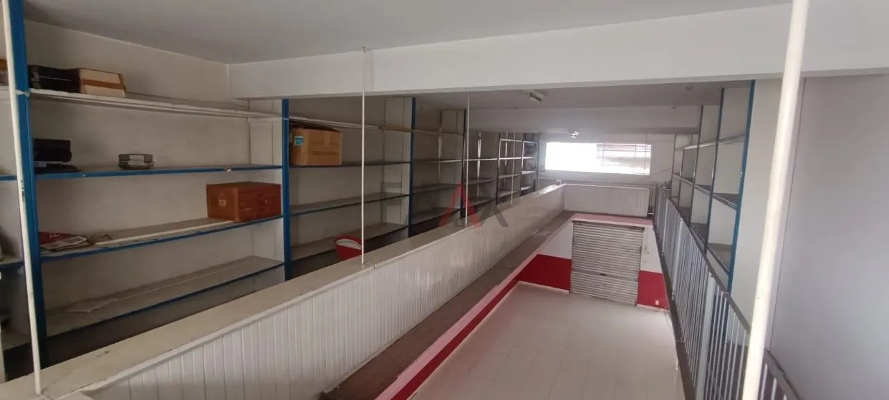 Imagem Sala Comercial Espaçosa no Centro Ideal para Escritório ou Consultório