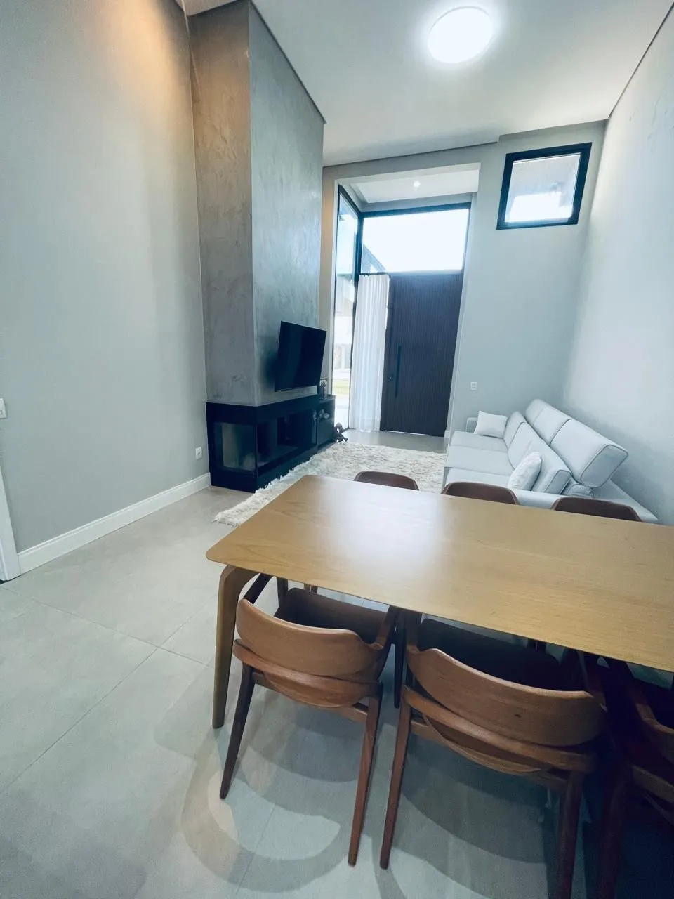 Imagem CASA EM CONDOMINIO TÉRREA, 3 SUÍTES 4 VAGAS DE GARAGEM, EM GRAVATAI RS