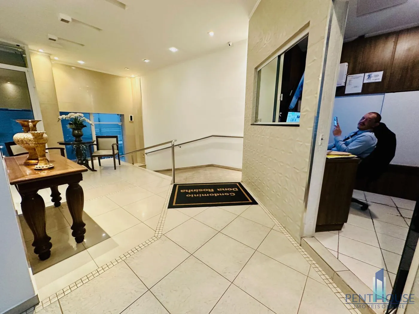 Imagem Apartamento Quadra Mar para Venda em Balneário Camboriú, CENTRO, 2 dormitórios, 1 banheiro, 1 vaga