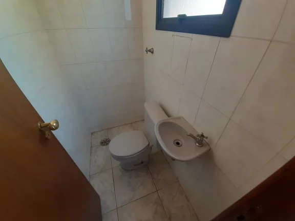 Imagem Apartamento espaçoso com 3 dormitórios, todos com armários planejados, sendo 1 suíte confortáve...