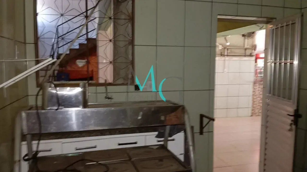 Imagem Imóvel Comercial de 250 m² com Estrutura Comercial e Residencial em cosmos