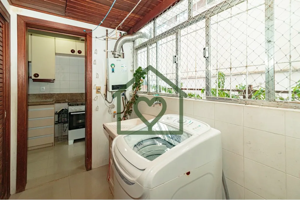 Imagem Apartamento na Rua Miguel Tostes em Porto Alegre localizado no 2º andar com 200m2 totais sendo 138m...