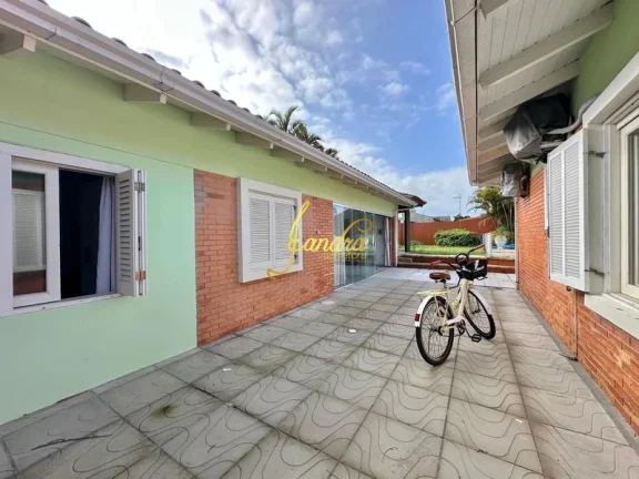 Imagem Casa no Centro de Xangri-la com 05 dormitórios com piscina