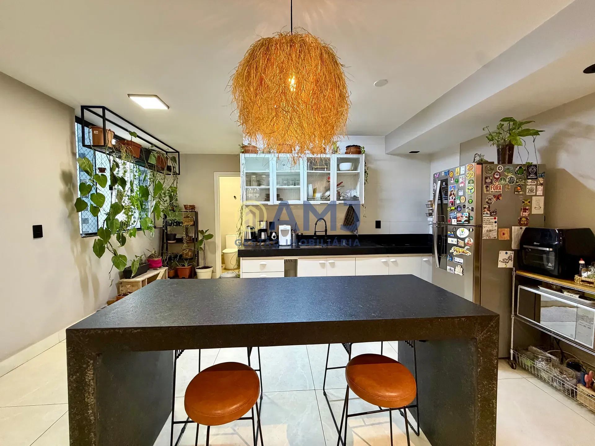 Imagem APARTAMENTO MOBILIADO E TOTALMENTE REFORMADO À VENDA - CENTRO | RUA 07