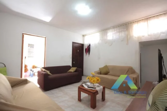 Foto do imóvel CASA COM 3 DORMTS 180 MTS EXCELENTE LOCALIZAÇÃO !!!