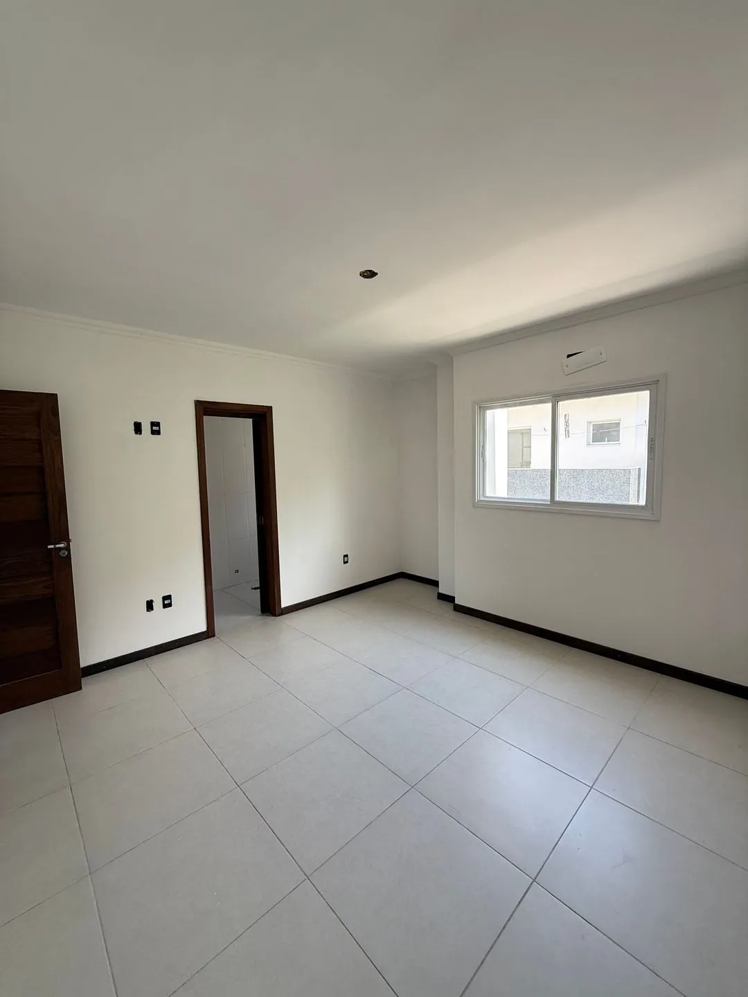 Imagem Casa à venda em Porto Alegre, Camaquã, com 3 quartos, 230m2