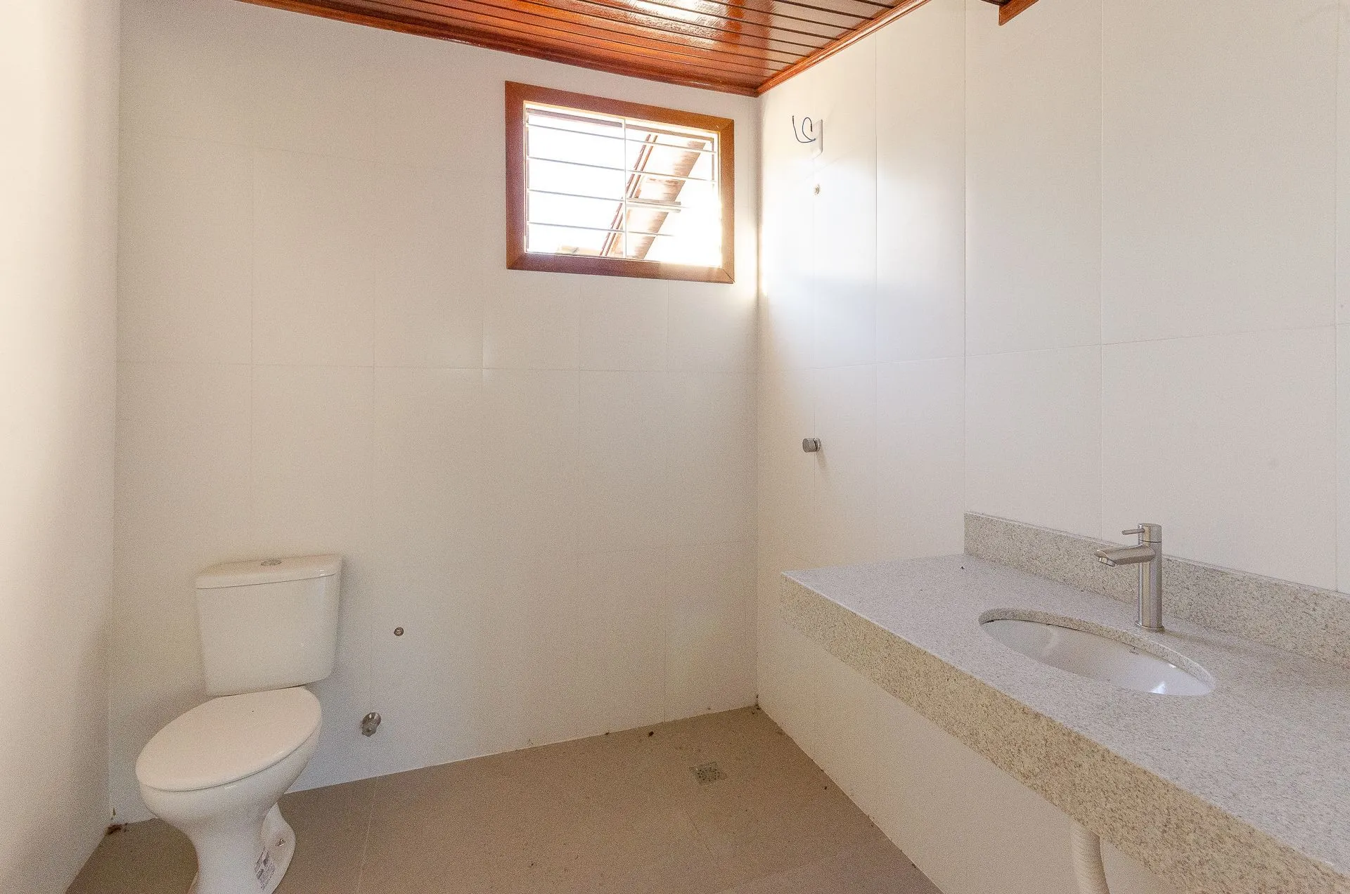 Imagem Casa Residencial de 4 Quartos à Venda em Porto Alegre, RS