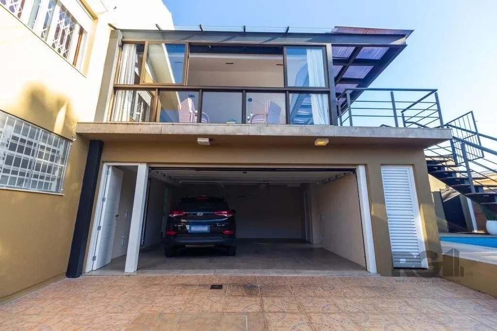 Imagem Casa de 380m², bairro Guarujá