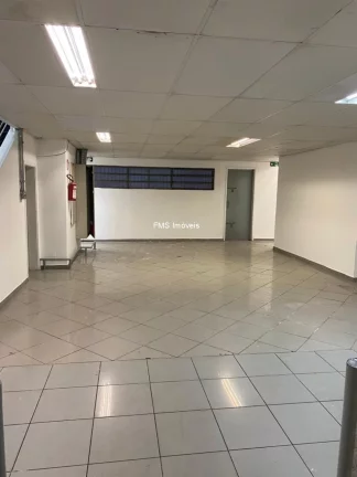 Imagem Galpão Comercial de 477m² com 2 Banheiros para Locação na Lapa, São Paulo-SP