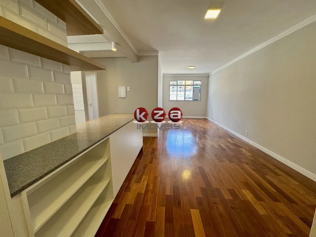 Imagem Apartamento a venda em Campinas-SP, repaginado, no Centro: 2 quartos, 1 suíte, 2 banheiros, 1 vaga e 80m² de área. Confira!