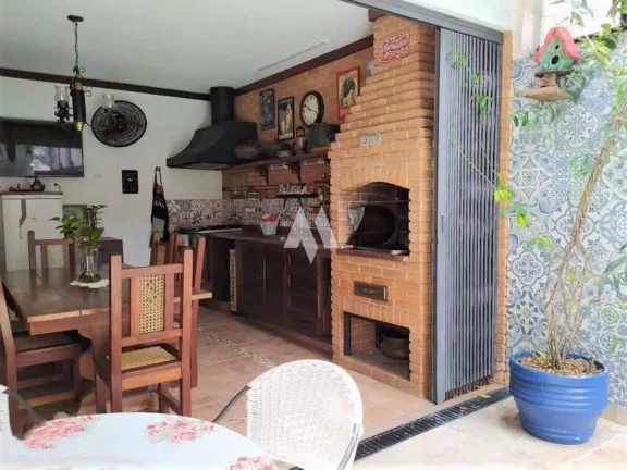 Imagem Sobrado à venda no Boqueirão - 5 dormitórios, 3 suítes e piscina