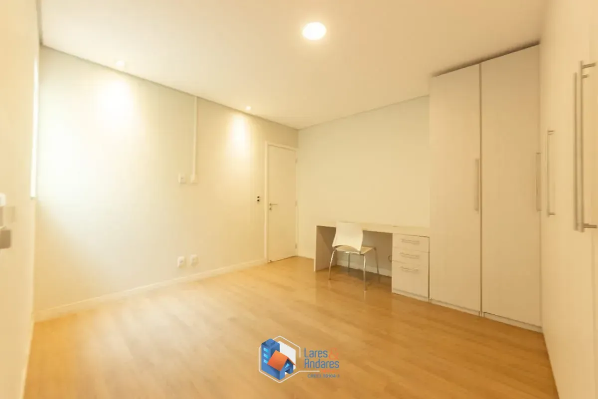 Imagem Sobrado para venda em Vila Palmeiras com 3 quartos, sendo 3 suítes, 240m²