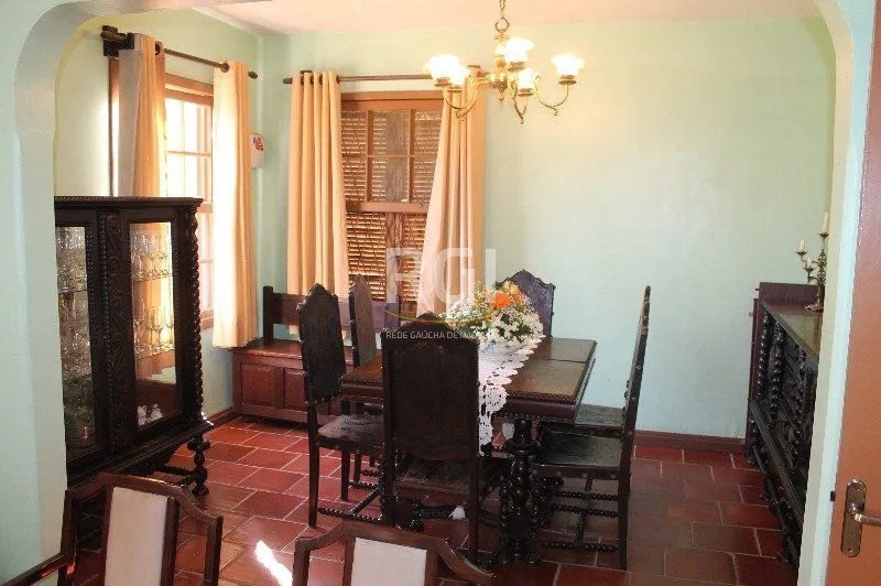 Imagem Casa para Venda - 220m², 4 dormitórios, 9 vagas - Cristal