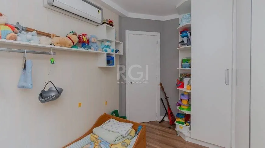 Imagem Apartamento de 3 dormitórios e 1 suíte no bairro Floresta em Porto Alegre