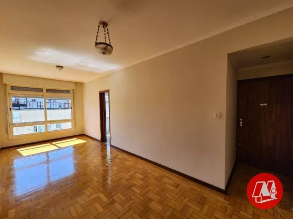 Imagem Morano vende próximo Hospital de Clinicas, 3 dormitórios com vaga.