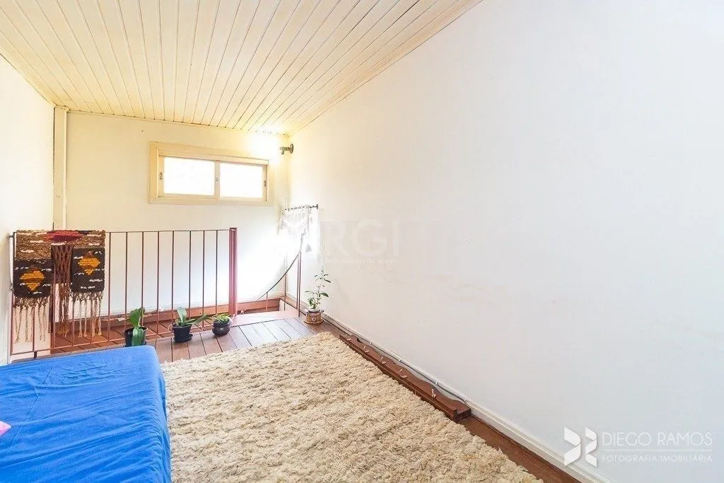 Imagem Casa térrea à venda, com 2 suites, 3 banheiros, edicula, pátio, 2 vagas - Bairro Medianeira