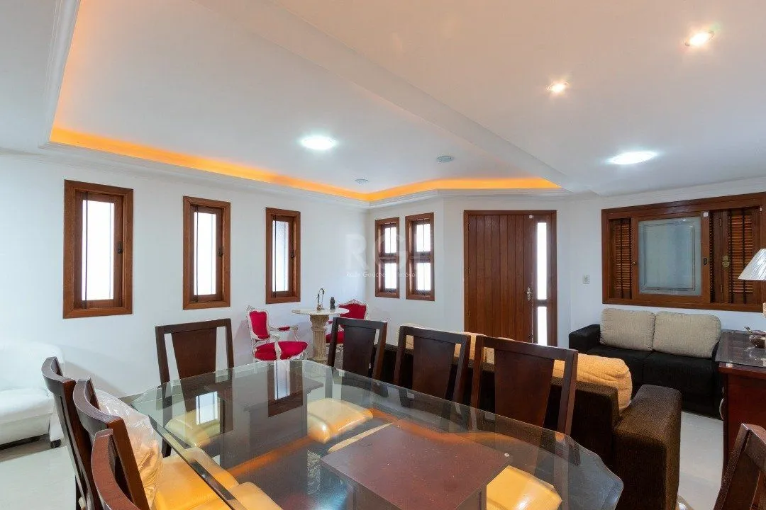 Imagem Casa para Venda - 247m², 3 dormitórios, sendo 1 suites, 4 vagas - Vila Nova