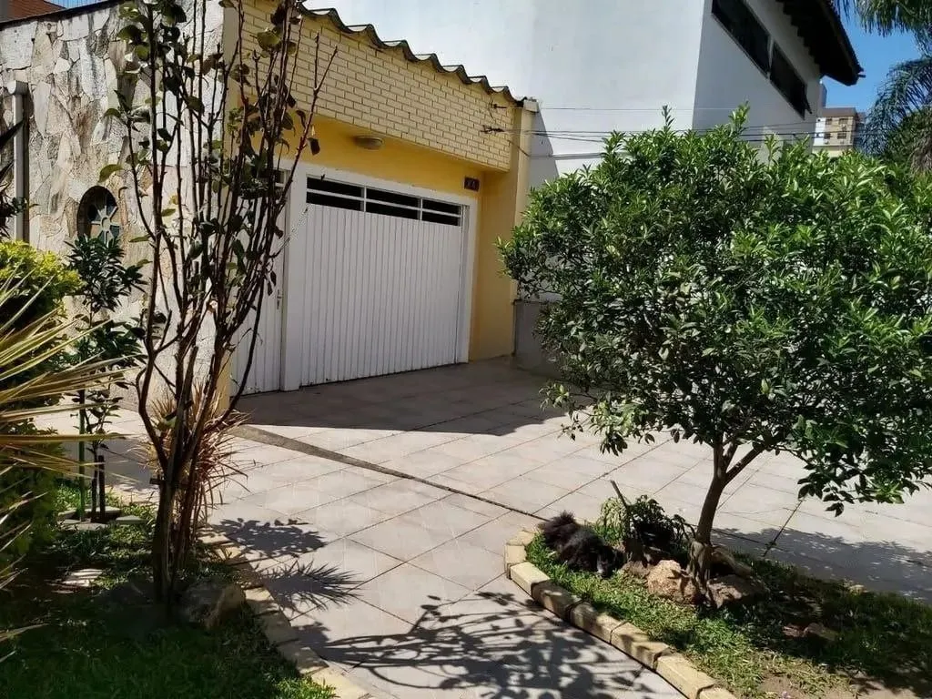 Imagem Casa com 4 dormitórios no bairro Passo da Areia