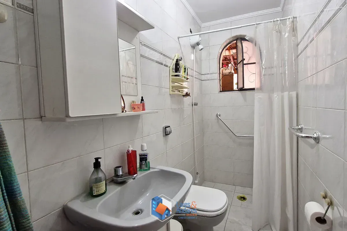 Imagem Sobrado para venda em Parada Inglesa com 6 quartos, sendo 2 suítes, 150m²