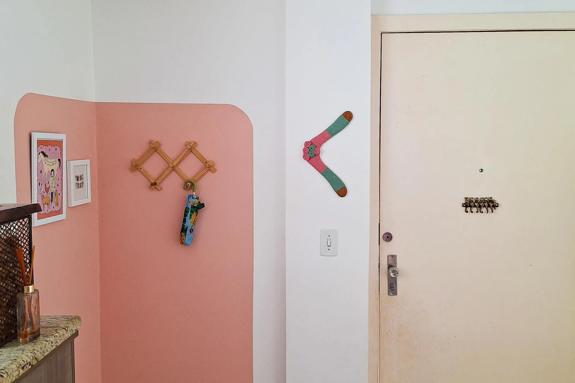 Imagem Belíssimo Apartamento com 3 dormitórios e 1 vaga de garagem no bairro Aberta dos Morros, zona sul de Porto Alegre.