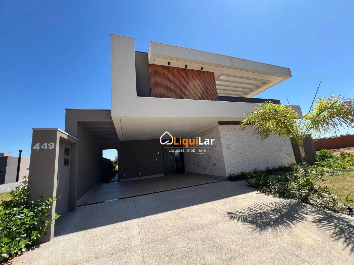 Imagem Casa Térrea de Alto Padrão com 3 Suítes, Espaço Gourmet e Piscina Aquecida