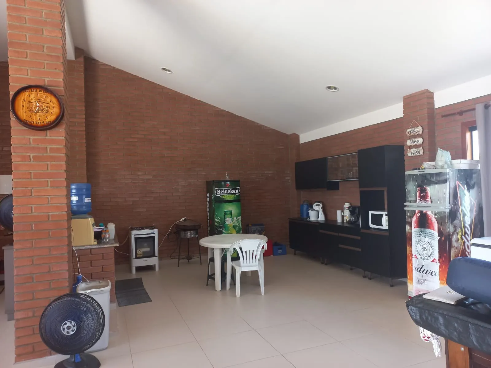 Imagem Chácara à venda em Araçoiaba da Serra-SP, bairro Cercado: 1 sala, 2 banheiros, 12 vagas de garagem, 100,00 m² de área.