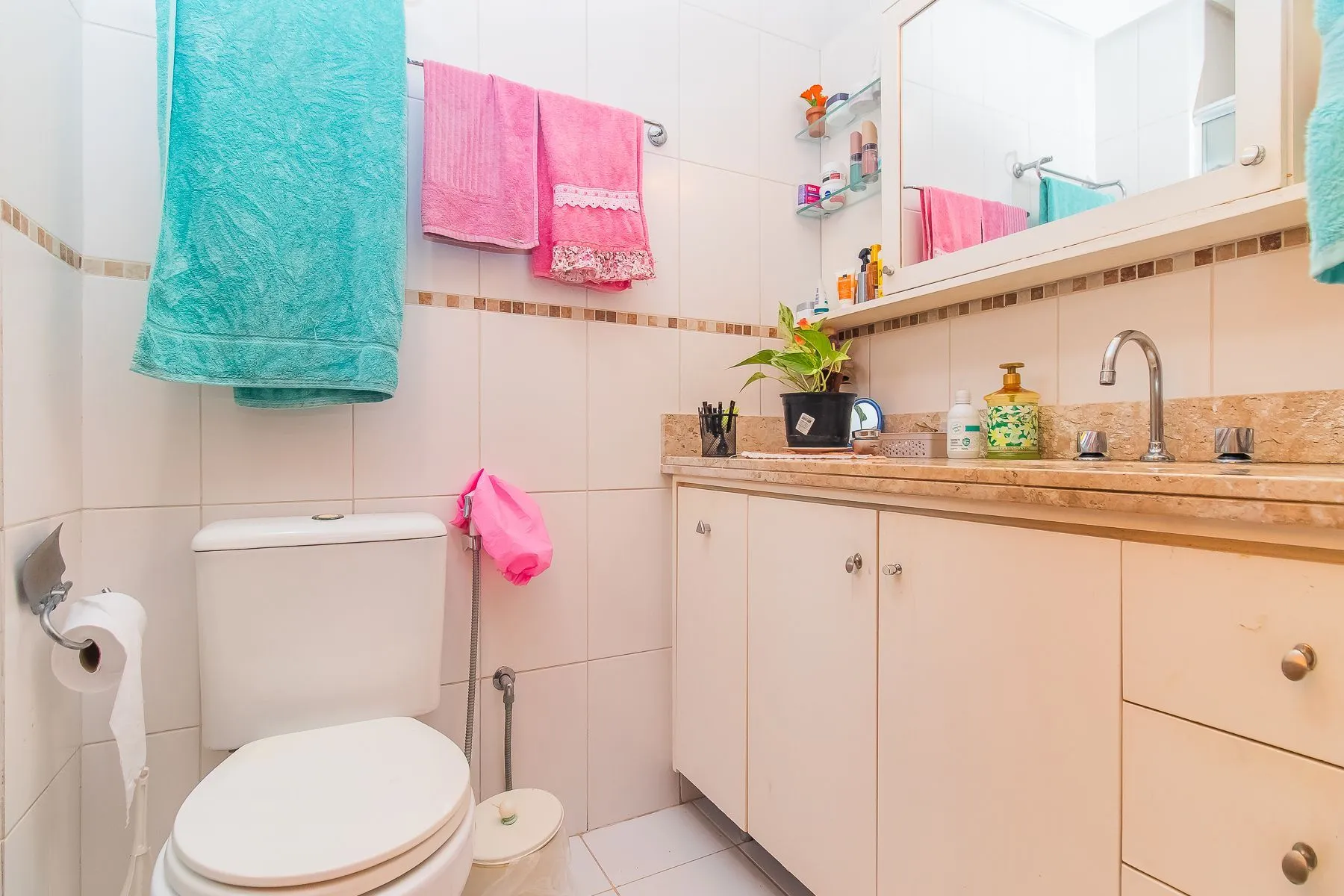 Imagem LINDO APARTAMENTO NO MENINO DEUS com 117 M PRIVATIVOS, 3 DORITÓRIOS COM SUÍTES E VAGA DUPLA