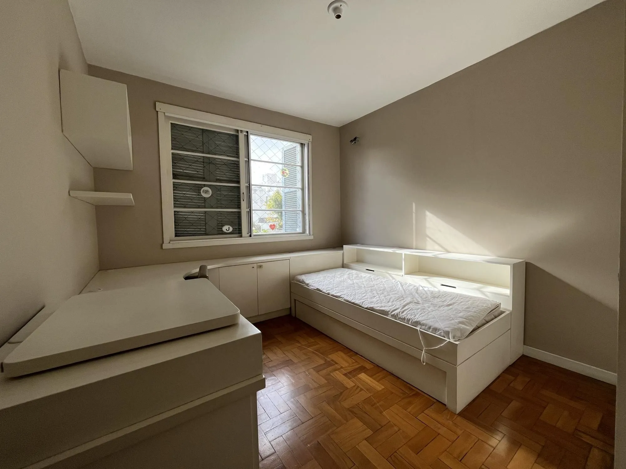 Imagem Apartamento de dois quartos e uma vaga de garagem no bairro Auxiliadora em POA