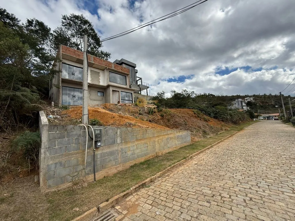 Imagem Casa em Condomínio para Venda em Teresópolis / no bairro Albuquerque