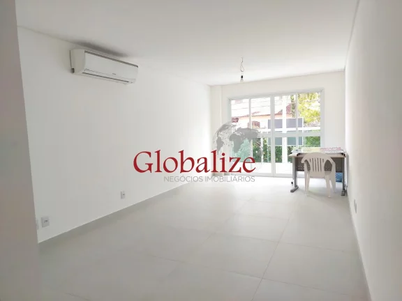 Foto do imóvel Bela Casa Alta Duplex em Santos no bairro Campo Grande com 3 dormitórios, churrasqueira e piscina por R$ 1.250.000,00