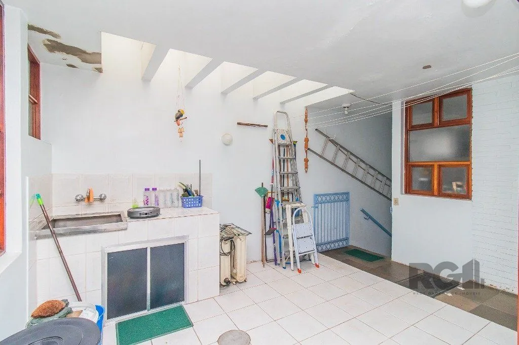 Imagem Casa para Venda - 400m², 3 dormitórios, sendo 1 suites, 4 vagas - Menino Deus