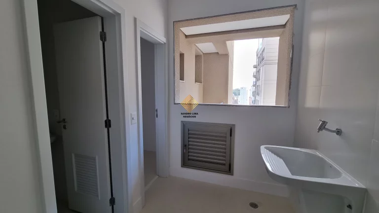Imagem APARTAMENTO DE 211M², 4 SUÍTES, TERRAÇO GOURMET COM 2 VAGAS + DEPÓSITO - REAL PARQUE - SÃO PAULO / SP