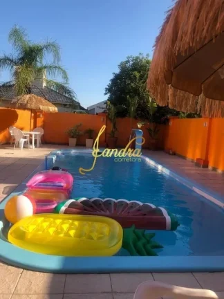 Imagem Sobrado com 01 quadra do mar