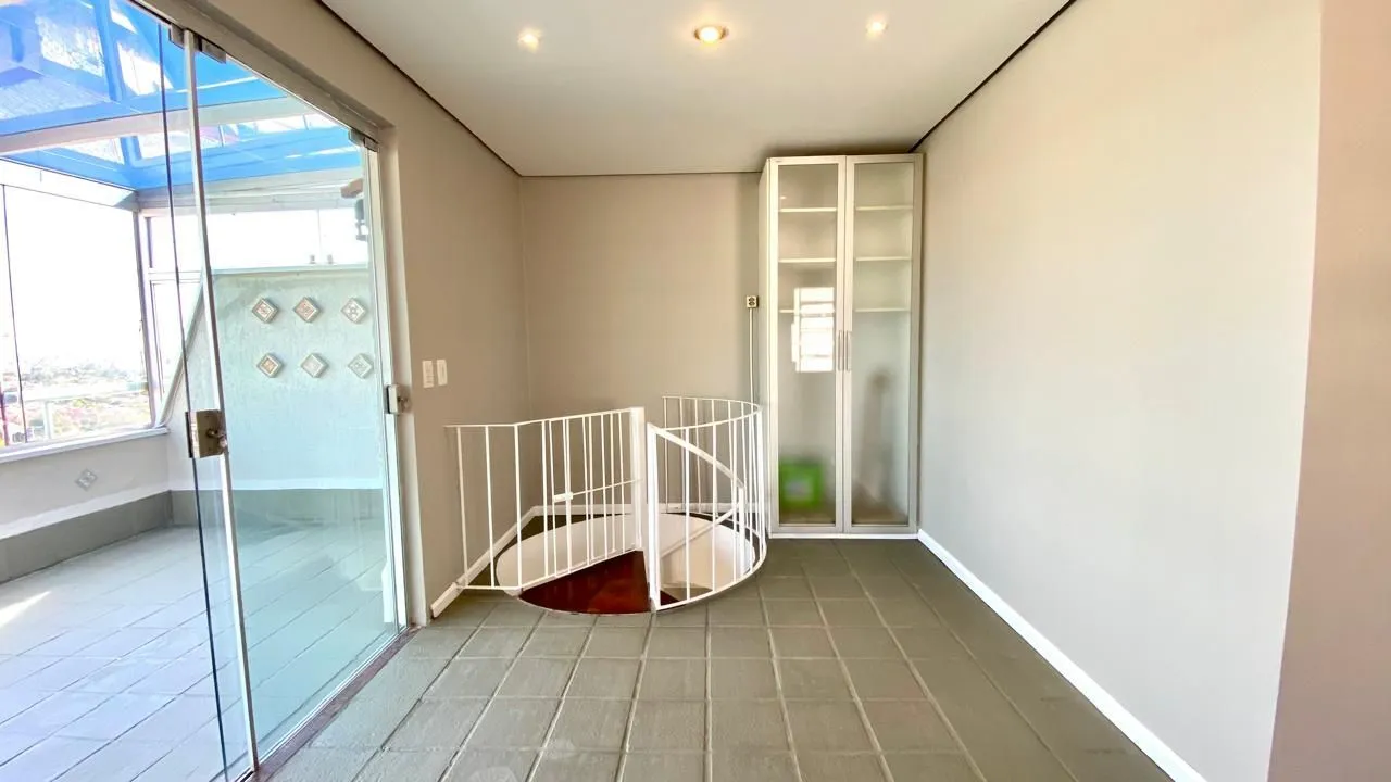 Imagem Cobertura de 2 dormitórios com terraço e vista panorâmica.