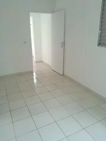 Imagem LOCAÇÃO DE CASA NO JARDIM PLANALTO, EM ARUJÁ/SP, 160m² com 03 dormitórios, suíte, sala, varanda, cozinha e garagem coberta para 01 auto. CONSULTE-NOS.