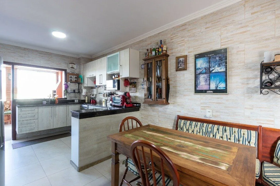 Imagem Casa para Venda - 300m², 5 dormitórios, 2 vagas - Cavalhada