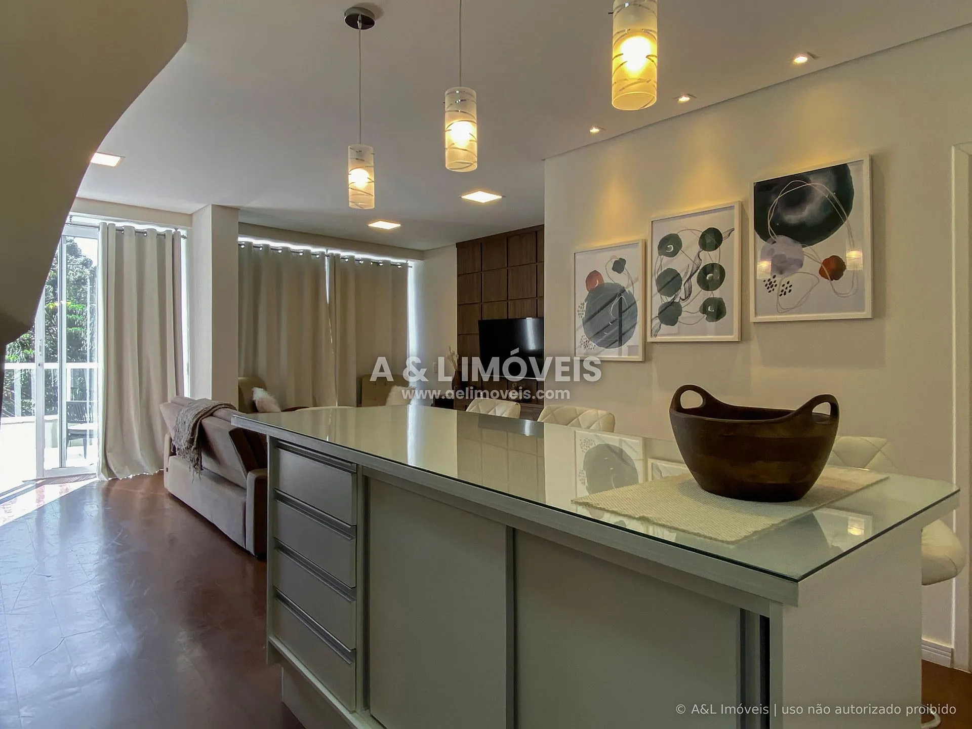 Imagem Duplex com 2 suítes e varanda no Capivari, Campos do Jordão
