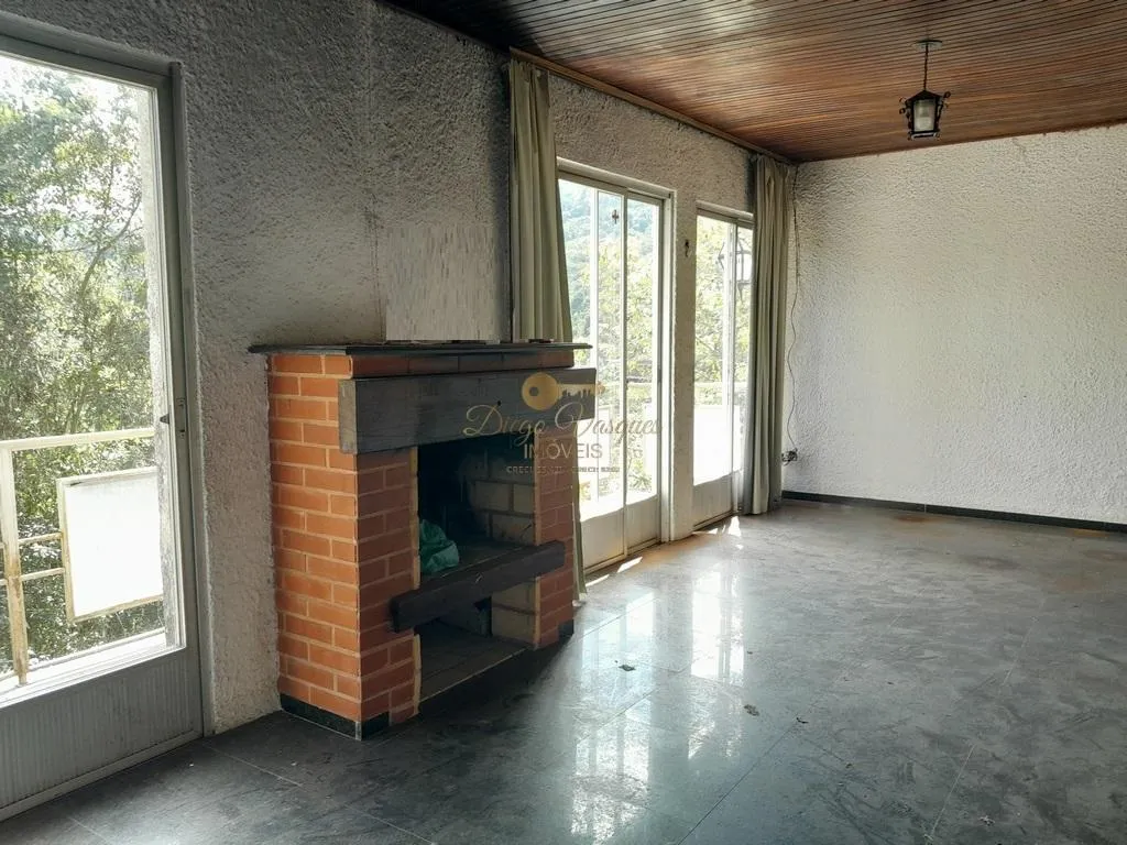 Imagem Casa em Condomínio para Venda em Teresópolis / RJ no bairro Colônia Alpina