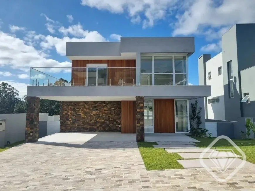 Imagem Esta residência de alto padrão é perfeita para quem valoriza conforto e lazer. 

São 298 m² pri...