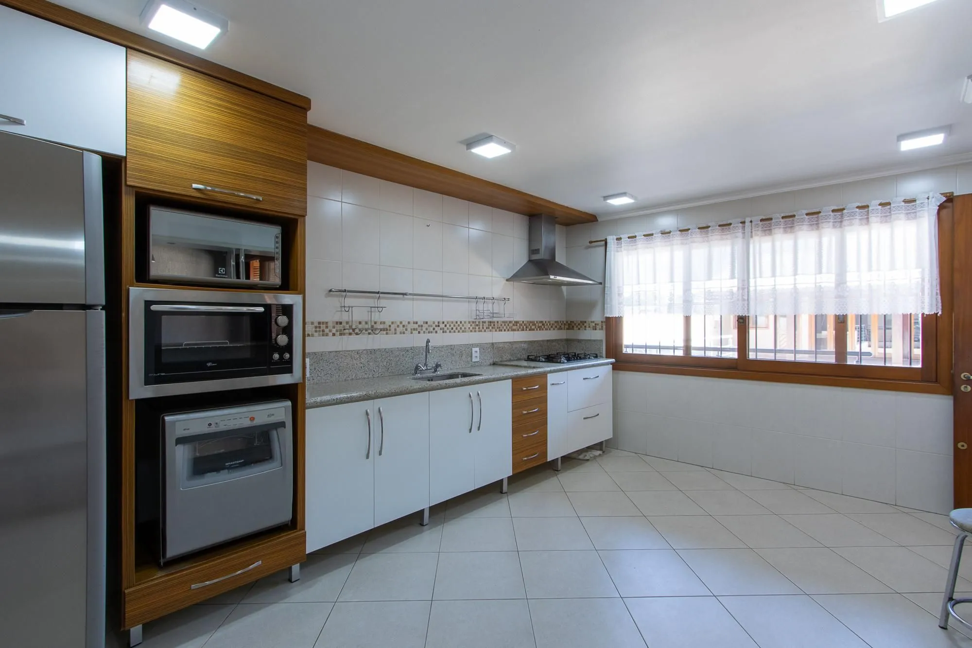 Imagem Prédio Misto Comercial/Residencial, à venda, com 802,57m² privativos, 6 vagas - Bairro Tristeza
