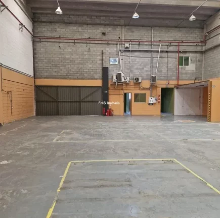 Imagem Galpão com 993m2 em Alphaville para locação.
