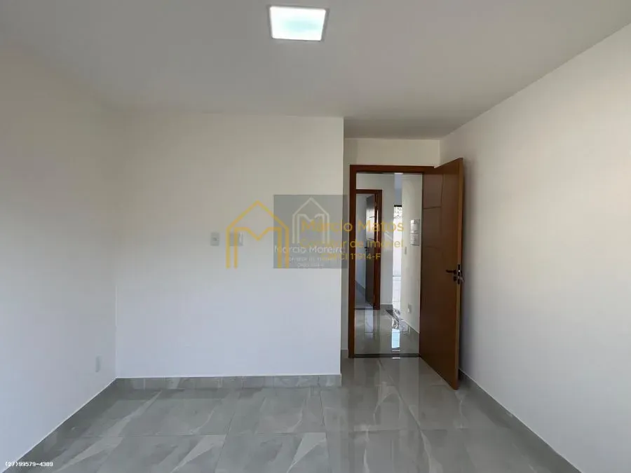 Imagem Casa Geminada para Venda, 2 dormitórios, 1 suíte, 2 banheiro