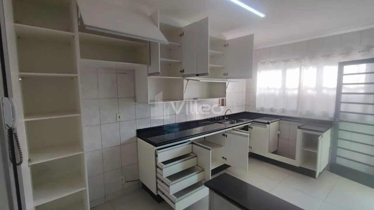 Imagem Se você procura um imóvel espaçoso, versátil e pronto para receber sua família com conforto, es...