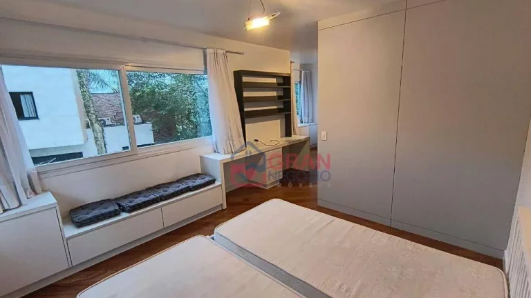 Imagem Casa Alto Padrão para Aluguel em Condomínio Fechado com Bosque Privativo