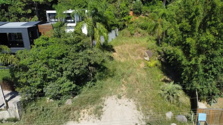 Imagem Terreno Único com Vista Deslumbrante para a Lagoa e Montanhas!