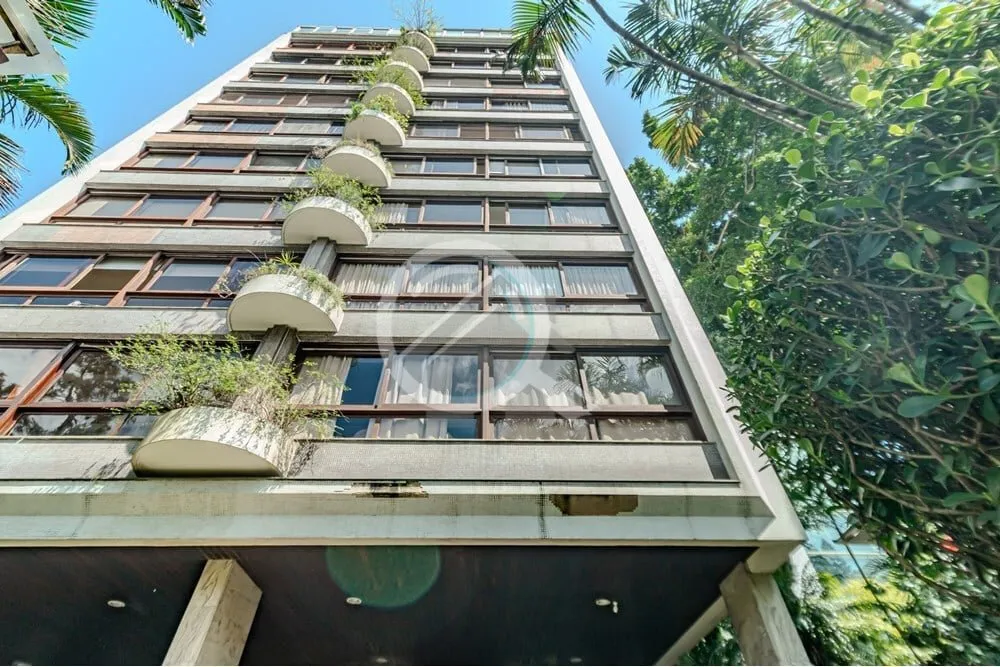 Este apartamento de 3 dormitórios, com 102m², localizado na Rua Doutor Vale, oferece um estilo de ...