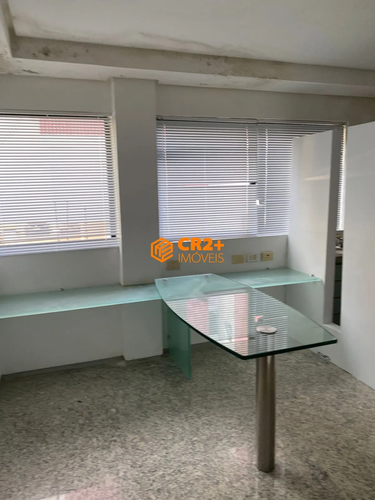 Imagem Oportunidade! Ampla Sala Comercial na Ilha do Leite - 250m²