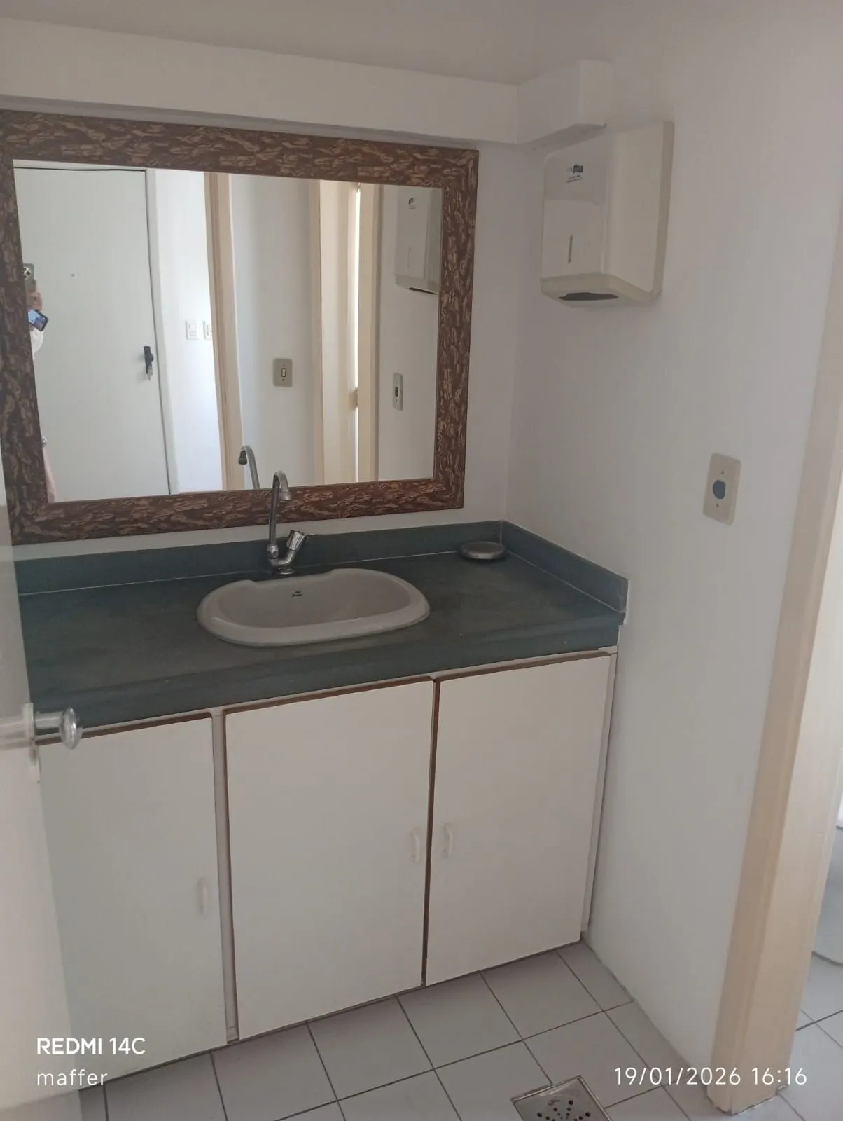 Imagem EXCELENTE SALA COMERCIAL - VENDA / LOCAÇÃO Av. Cristóvão Colombo, 2427 - Floresta | Porto Alegre/RS Junto à Av. Nova York - localização estratégica e valorizada